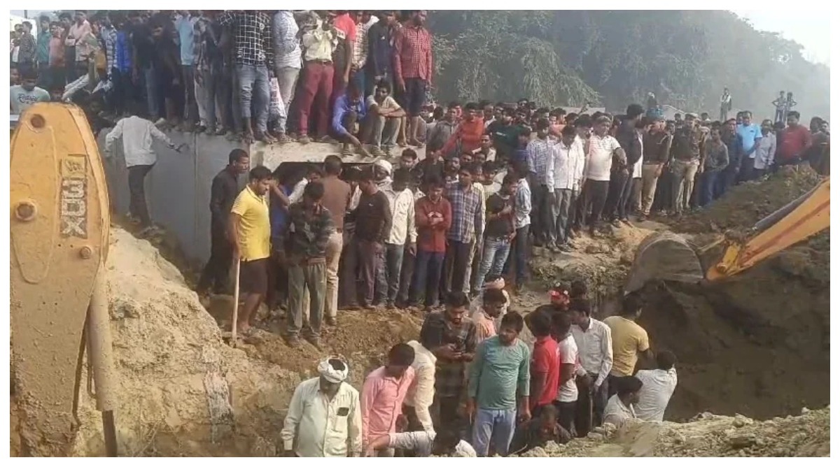 Photo of मिट्टी खोदने गई महिलाओं पर ढही मिट्टी, 4 की मौत, सीएम योगी ने जताया दुख