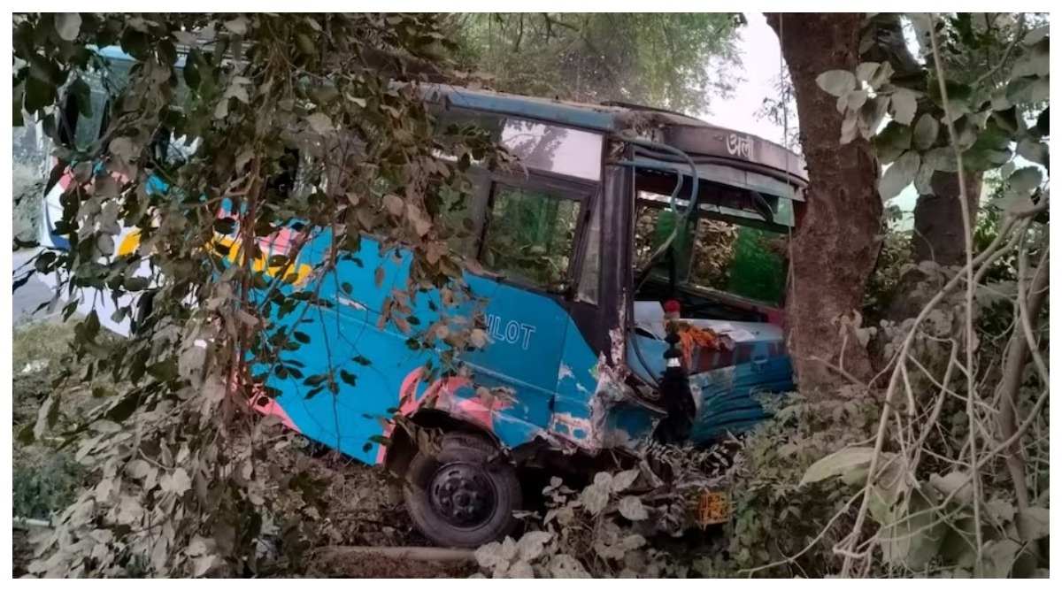 Photo of शादी से लौट रही बोलेरो बस में टक्कराई, 5 की मौत और 4 गंभीर घायल