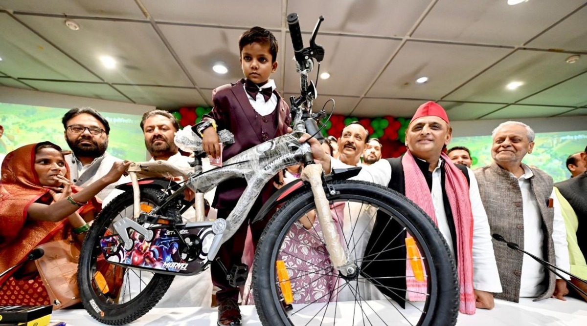 Photo of अखिलेश यादव ने मनाया खजांची का आठवां जन्मदिन, क्या है नोटबंदी से कनेक्शन ?, जानें…