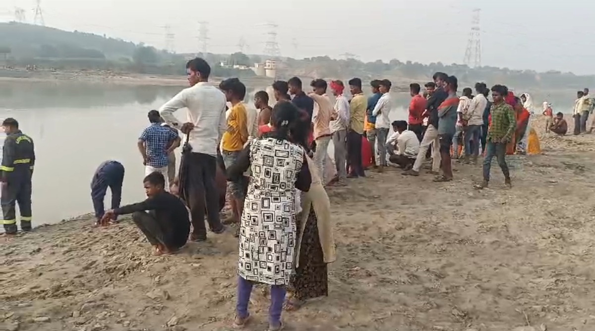 Photo of सोनभद्र : नदी में नहाने के दौरान दो सगी बहनों सहित 3 किशोरियां डूबीं, दो का शव बरामद
