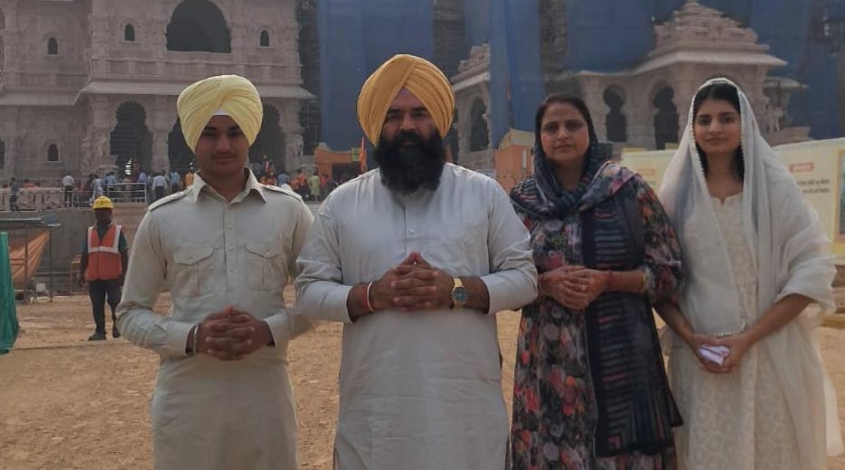 Photo of पंजाब विधानसभा के डिप्टी स्पीकर जय कृष्ण सिंह रौड़ी सपरिवार पहुंचे अयोध्या, श्रीराम मंदिर में टेका माथा