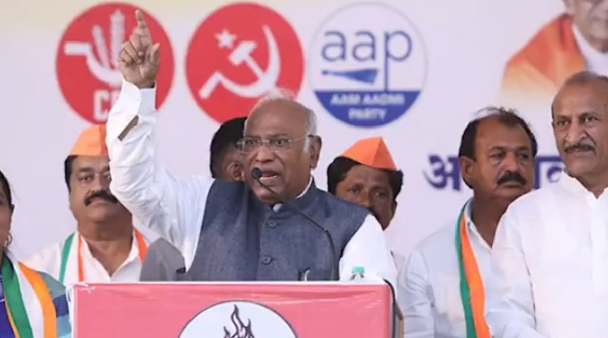 Photo of BJP वाले संविधान की जगह मनुस्मृति का राज चाहते, हम पर अर्बन-नक्सल होने का आरोप लगाते : मल्लिकार्जुन खड़गे