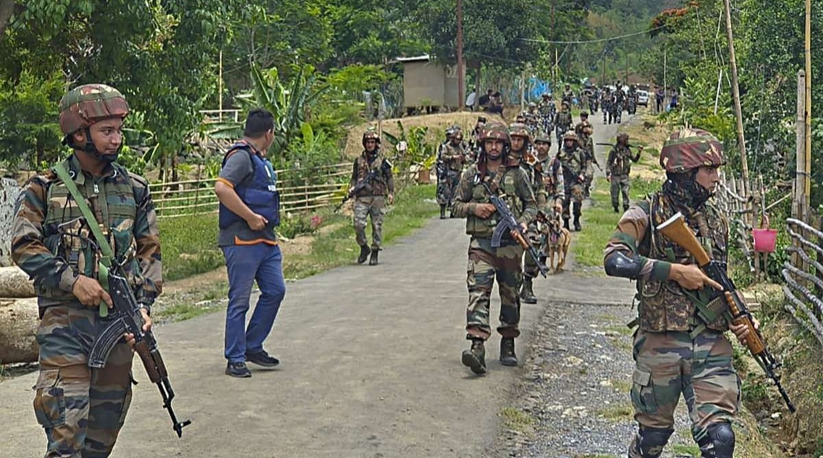 Photo of मणिपुर : सुरक्षाबलों ने मार गिराए 11 हथियारबंद कुकी उग्रवादी