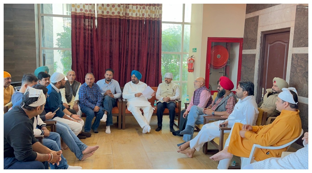 Photo of Punjab : विधायक कुलजीत सिंह रंधावा ने सुषमा एलीट क्रॉस में  सुखमनी साहिब के पाठ में टेका माथा, सोसायटी निवासियों की सुनीं समस्याएं
