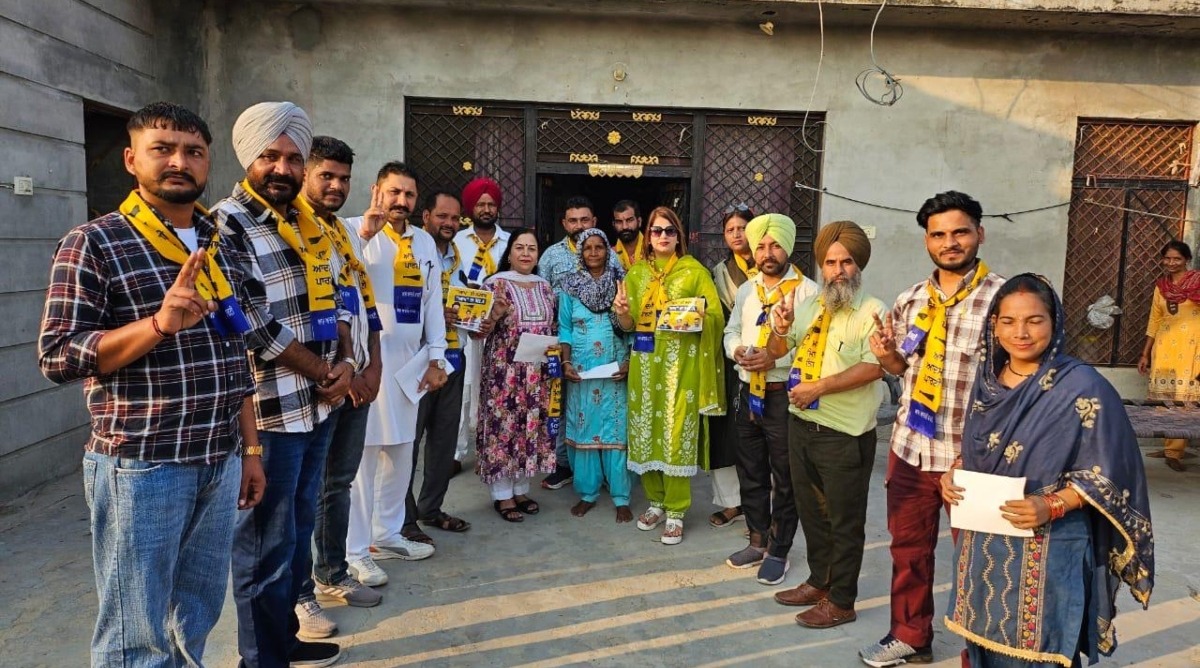 Photo of AAP की टीम डेराबस्सी ने चब्बेवाल विधानसभा से पार्टी उम्मीदवार डॉ. इशांक कुमार के हक में किया प्रचार