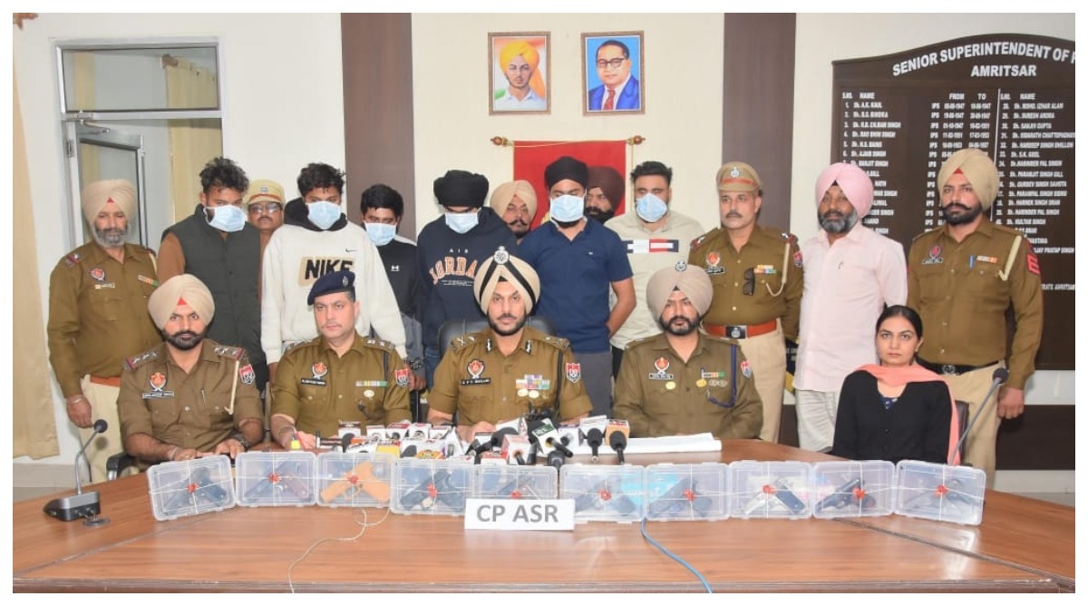 Photo of पंजाब पुलिस ने विदेश स्थित तस्करों द्वारा समर्थित हथियार तस्करी मॉड्यूल का किया भंडाफोड़, 6 गिरफ्तार