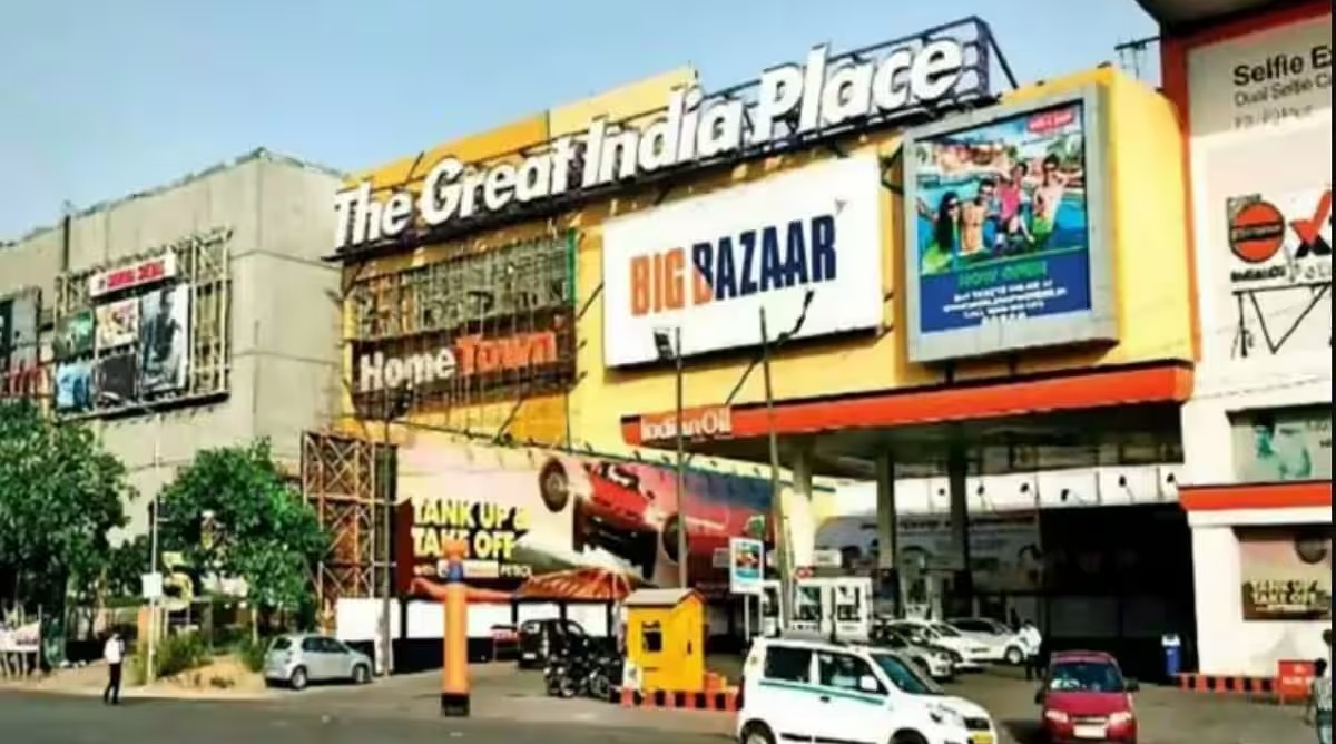 Photo of Noida : GIP मॉल की चौथी मंजिल से युवती ने लगाई छलांग, मौत