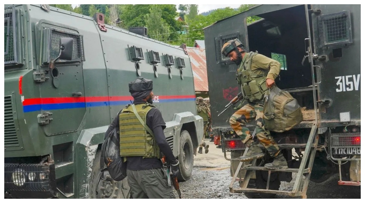 Photo of Jammu – Kashmir : किश्तवाड़ में आतंकियों और सुरक्षाबलों के बीच मुठभेड़, तीन जवान घायल