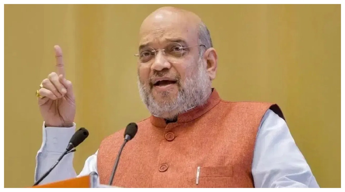Photo of Maharashtra : अमित शाह ने राहुल गांधी पर साधा निशाना, कहा – ‘हाथ में संविधान पकड़कर लहराते हैं’
