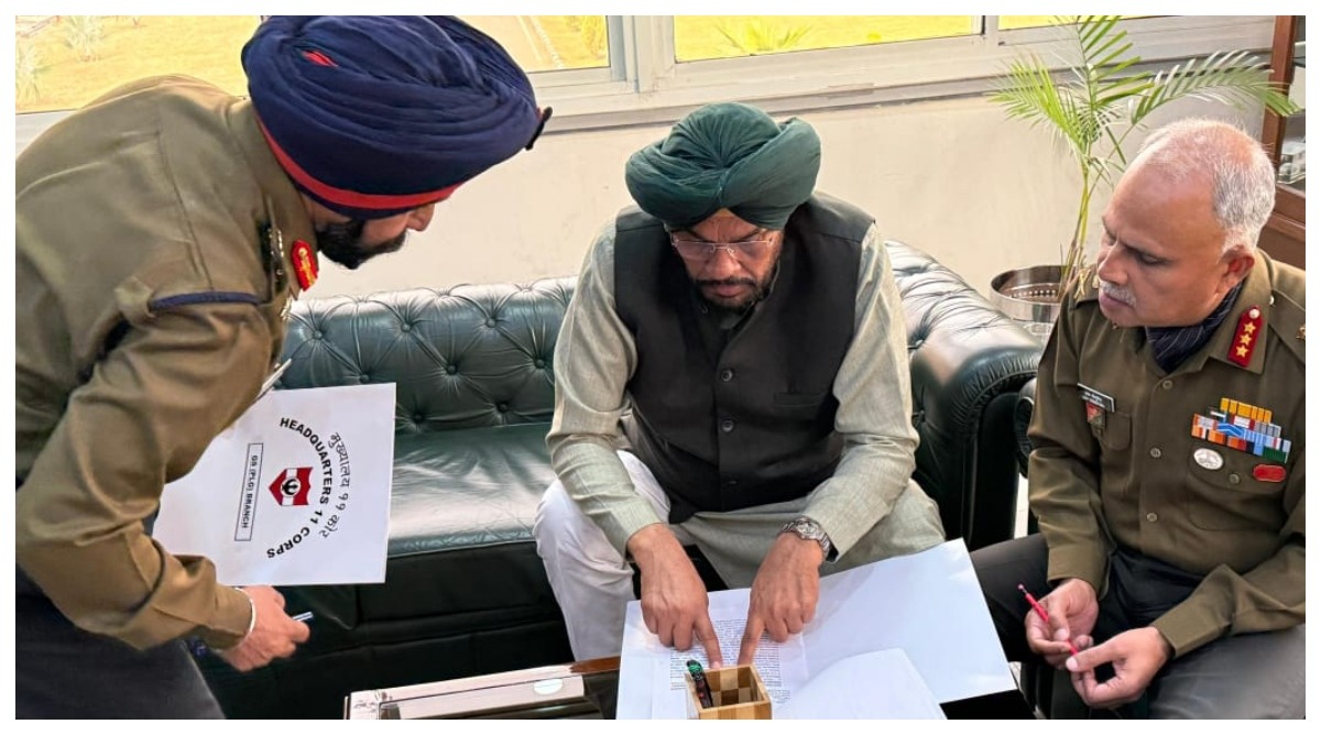 Photo of Punjab : सेना द्वारा अजनाला रोड को चौड़ा करने का आश्वासन, कुलदीप सिंह धालीवाल ने कहा – ‘ट्रैफिक की समस्या का पक्का हल होगा’