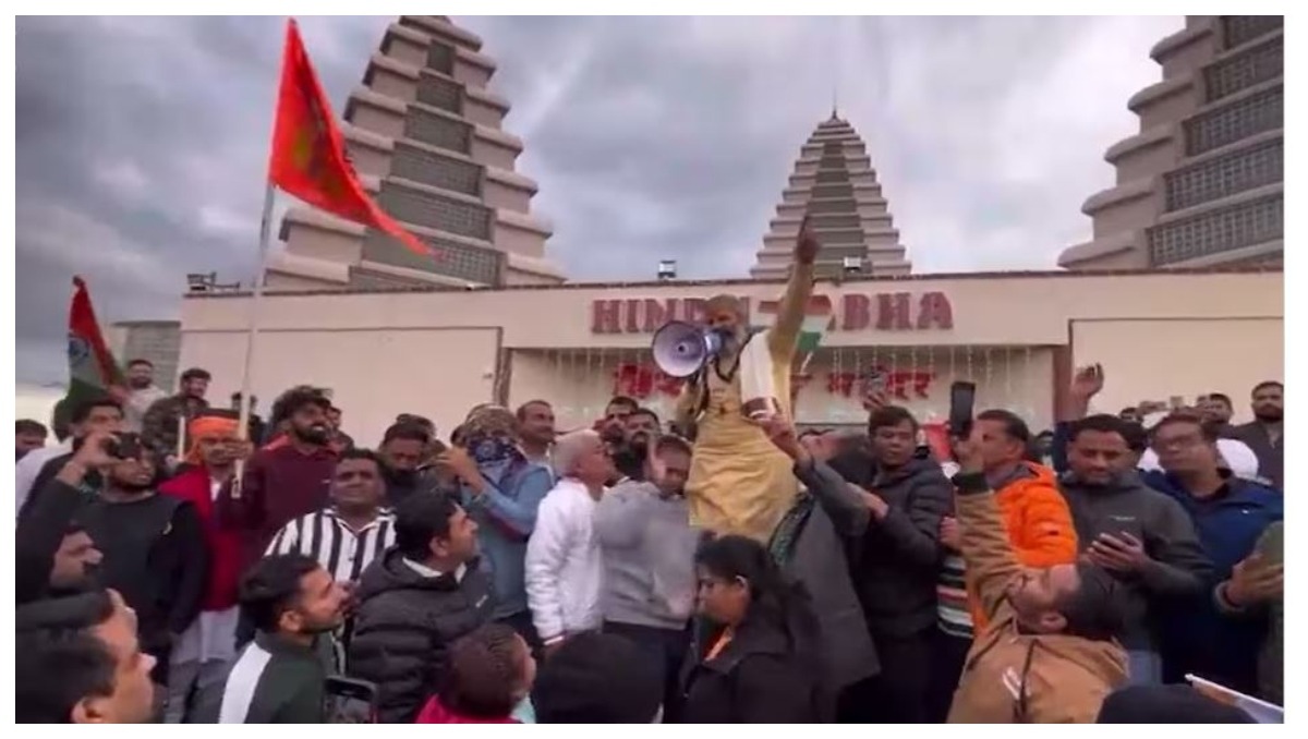Photo of Hindu Mandir : कटोगे तो बटोगे का नारा…हमले के बाद  कनाडा में हिंदू कर रहे विरोध प्रदर्शन