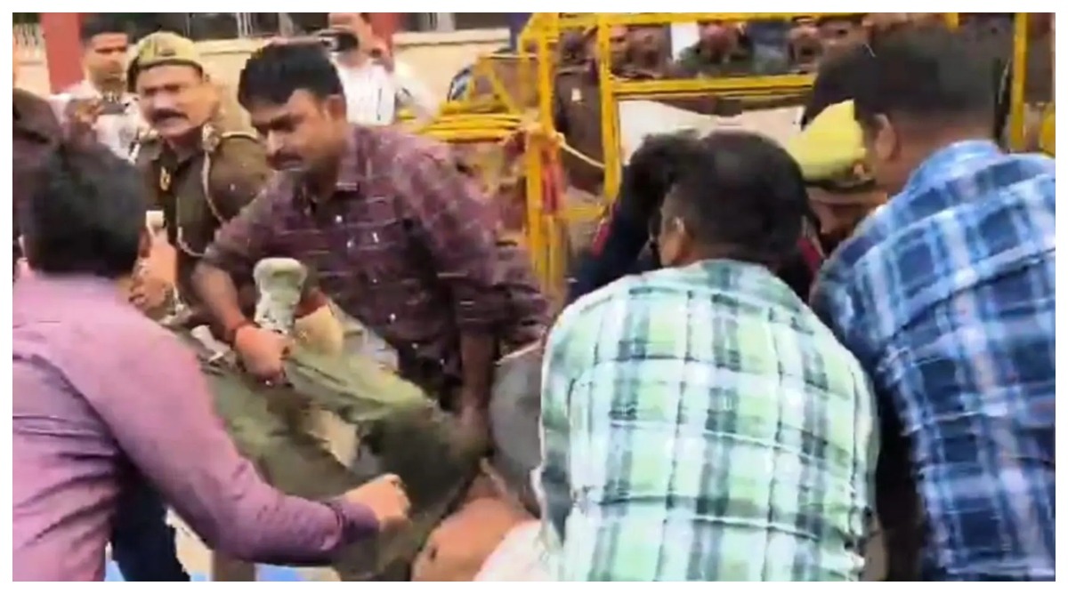 Photo of UPPSC Protest : चौथे दिन भी विरोध प्रदर्शन जारी…पुलिस ने की छात्रों को जबरदस्ती हटाने की कोशिश