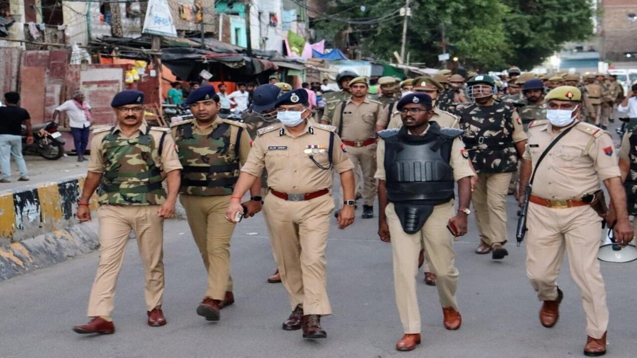 Photo of UP News: संभल में जुमे की नमाज को लेकर प्रशासन अलर्ट, चप्पे चप्पे पर फोर्स और फ्लैग मार्च