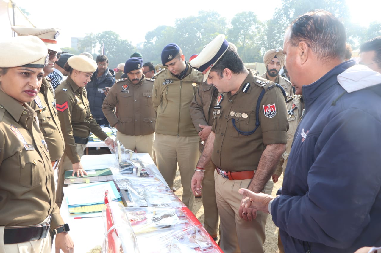 Photo of Punjab : जालंधर कमिश्नरेट पुलिस ने 13 करोड़ रुपये की जब्त वस्तुएं असली मालिकों को लौटाईं