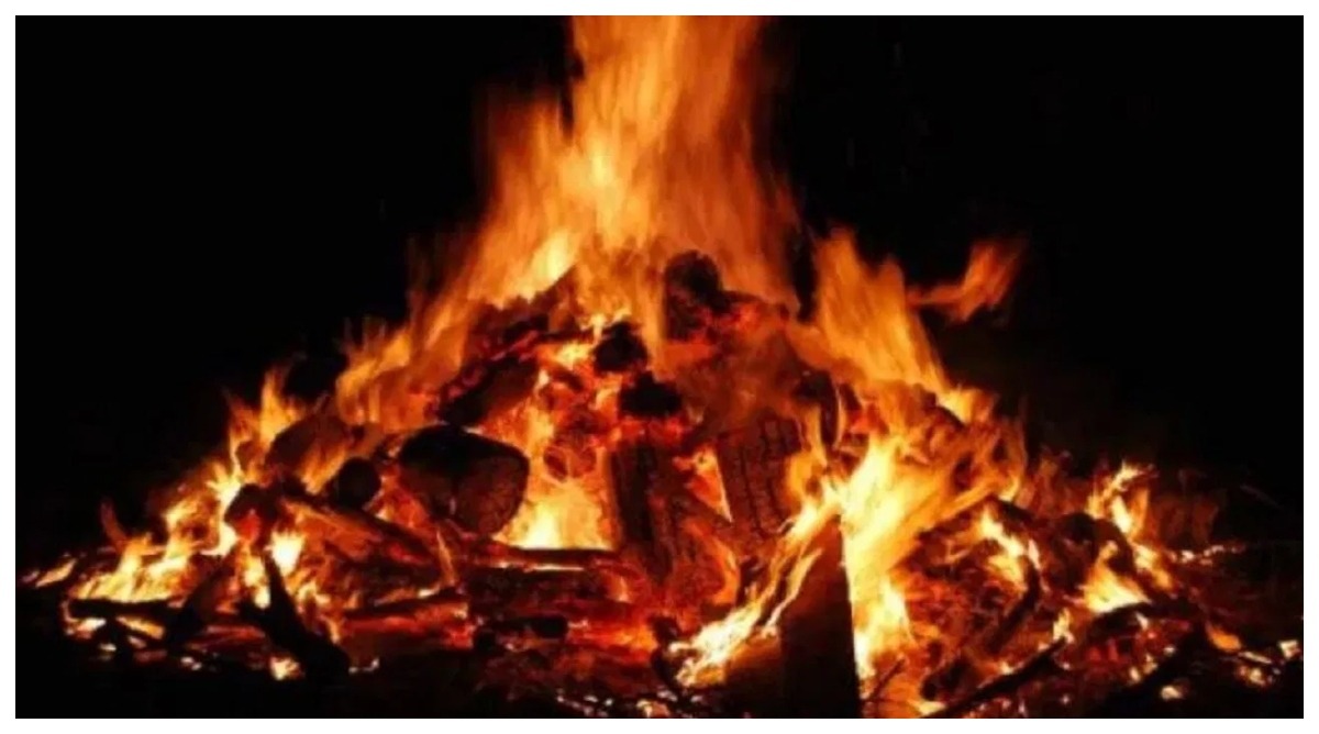 Photo of पत्नी ने जलती चिता से उतरवाई लाश, पोस्टमार्टम रिपोर्ट में सामने आई सच्चाई