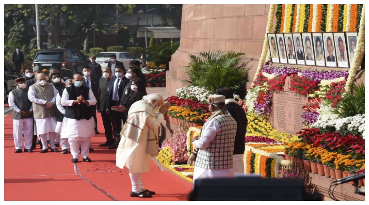 Photo of संसद हमले के 23 साल: पीएम नरेंद्र मोदी ने शहीद जवानों को दी श्रद्धांजलि