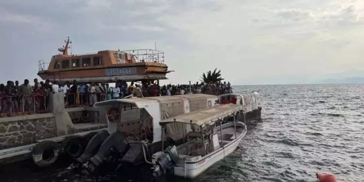 Photo of Congo: कांगो के बुसिरा नदी में पलटी नाव, 38 की मौत, 100 से अधिक लोग लापता