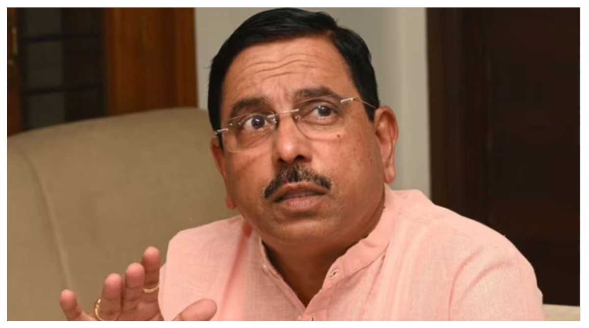 Photo of प्रहलाद जोशी ने कांग्रेस पर साधा निशाना, कहा – ‘हताशा को दर्शाता…’