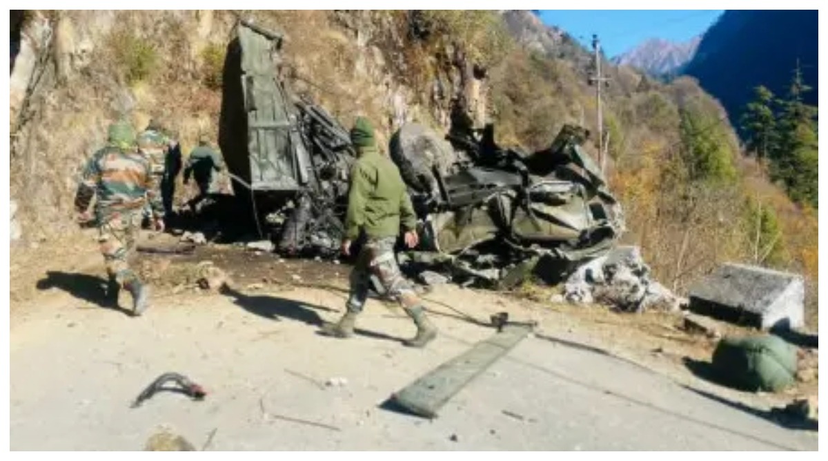 Photo of Jammu – Kashmir : पूंछ जिले में बड़ा हादसा, भारतीय सेना की गाड़ी खाई में गिरी, 5 जवानों की मौत