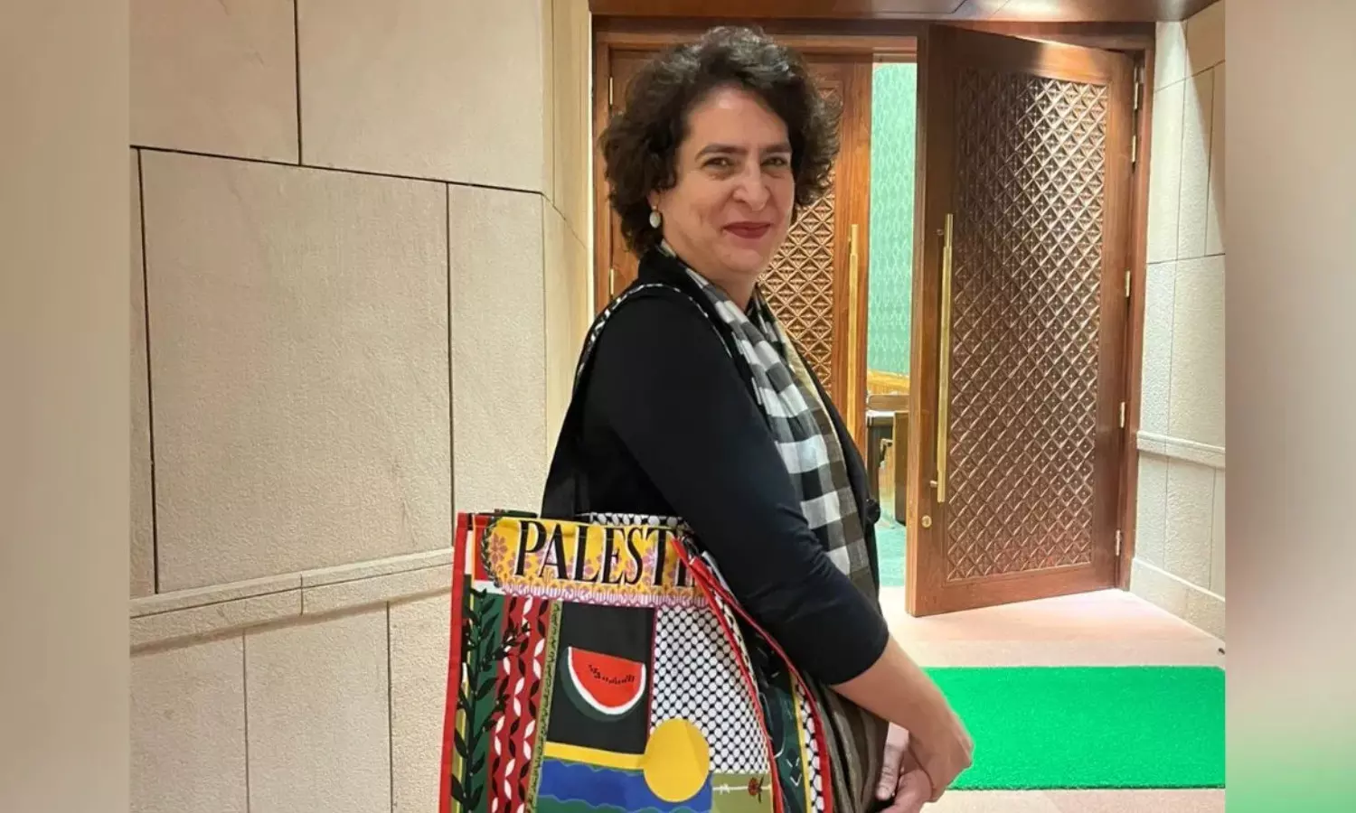 Photo of प्रियंका के फिलिस्तीन लिखे बैग की फवाद ने की तारीफ, कहा- किसी पाक सांसद ने ऐसी हिम्मत नहीं दिखाई