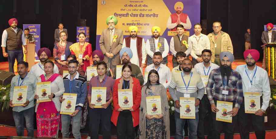 Photo of Punjab : पंजाब सरकार ने 32 महीनों में 50,000 युवाओं को दी सरकारी नौकरियां, और नौकरियां जल्द: मुख्यमंत्री की घोषणा