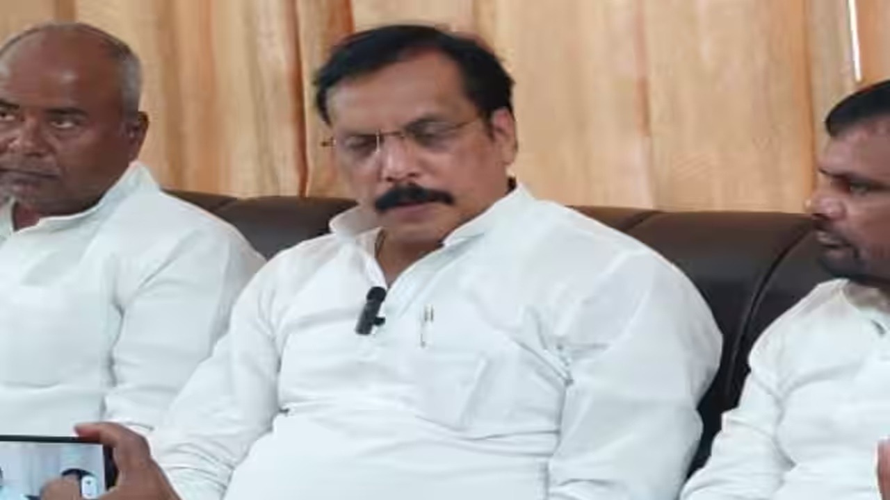 Photo of UP News : कुर्सी है… जनाजा तो नहीं… : संसद में घोसी सांसद राजीव, बोले- महानगरों के लिए मिले ट्रेनों की सुविधा