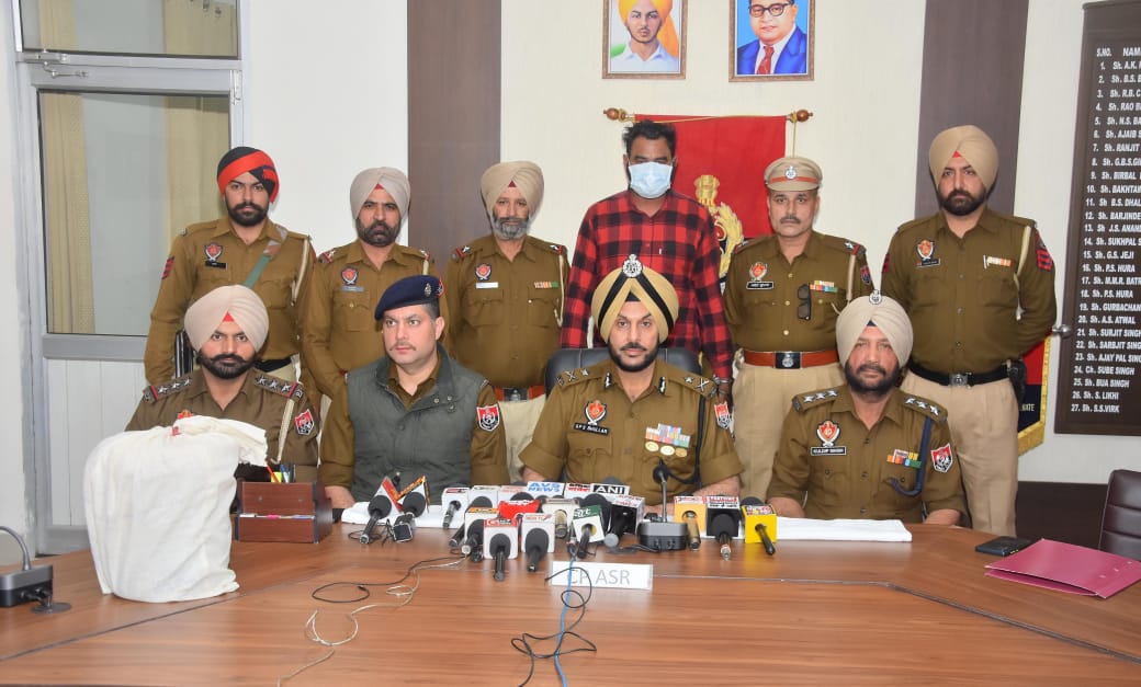 Photo of Punjab : पंजाब पुलिस ने अमृतसर से 5.1 किलो हेरोइन बरामद की, एक तस्कर गिरफ्तार