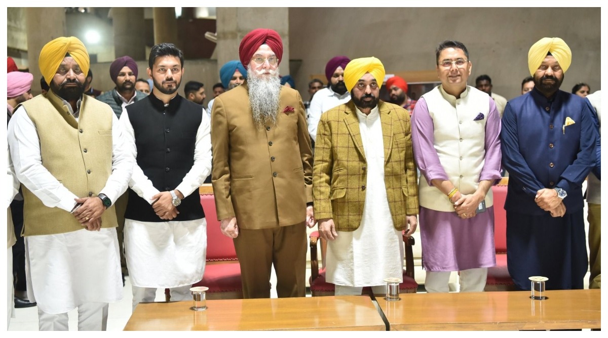 Photo of Punjab : विधानसभा स्पीकर संधवां ने नवनिर्वाचित विधायकों को दिलाई शपथ, CM भगवंत मान रहे मौजूद