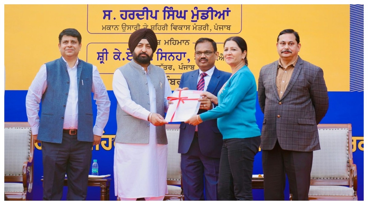 Photo of Punjab : शहरी विकास मंत्री हरदीप सिंह मुंडियां और मुख्य सचिव के.ए.पी सिन्हा ने 127 प्रमोटरों, बिल्डरों को दिए क्लीयरेंस सर्टिफिकेट