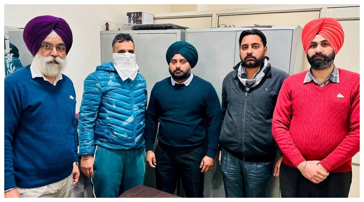Photo of Punjab : विजिलेंस ब्यूरो ने सरकारी खजाने को नुकसान पहुंचाने वाले भगोड़े ठेकेदार को किया गिरफ्तार
