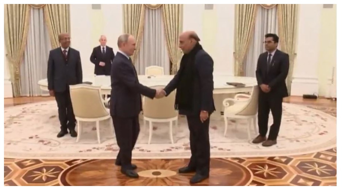 Photo of Moscow : रक्षा मंत्री राजनाथ सिंह ने राष्ट्रपति पुतिन से की मुलाकात, बोले – ‘भारत और रूस के बीच की मित्रता हिमालय से ऊंची और महासागरों से गहरी…’
