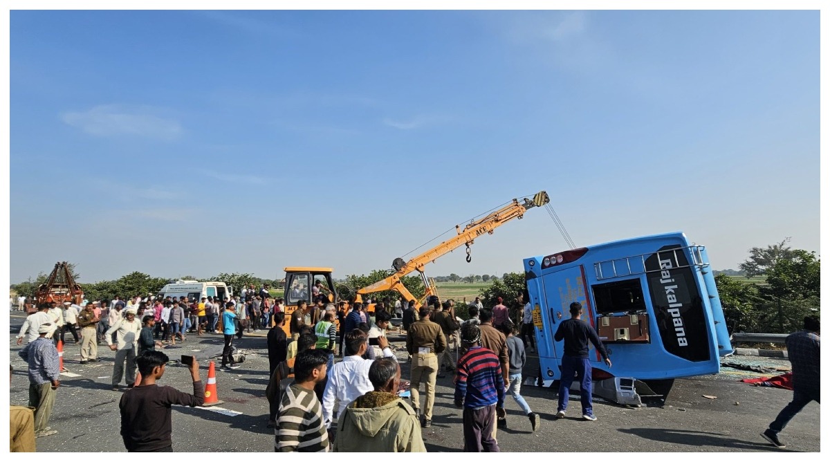 Photo of Kannauj : लखनऊ – आगरा एक्सप्रेस वे पर बस और टैंकर की टक्कर, 40 घायल, 6 यात्रियों की मौत