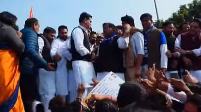Photo of जयपुर में आज यूथ कांग्रेस करेगी मुख्यमंत्री आवास का घेराव, सचिन पायलट और गोविंद सिंह डोटासरा हुए शामिल
