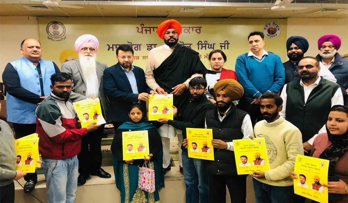 Photo of Punjab : डॉ. रवजोत सिंह ने मिशन रोजगार के तहत 85 व्यक्तियों को सौंपे नियुक्ति पत्र