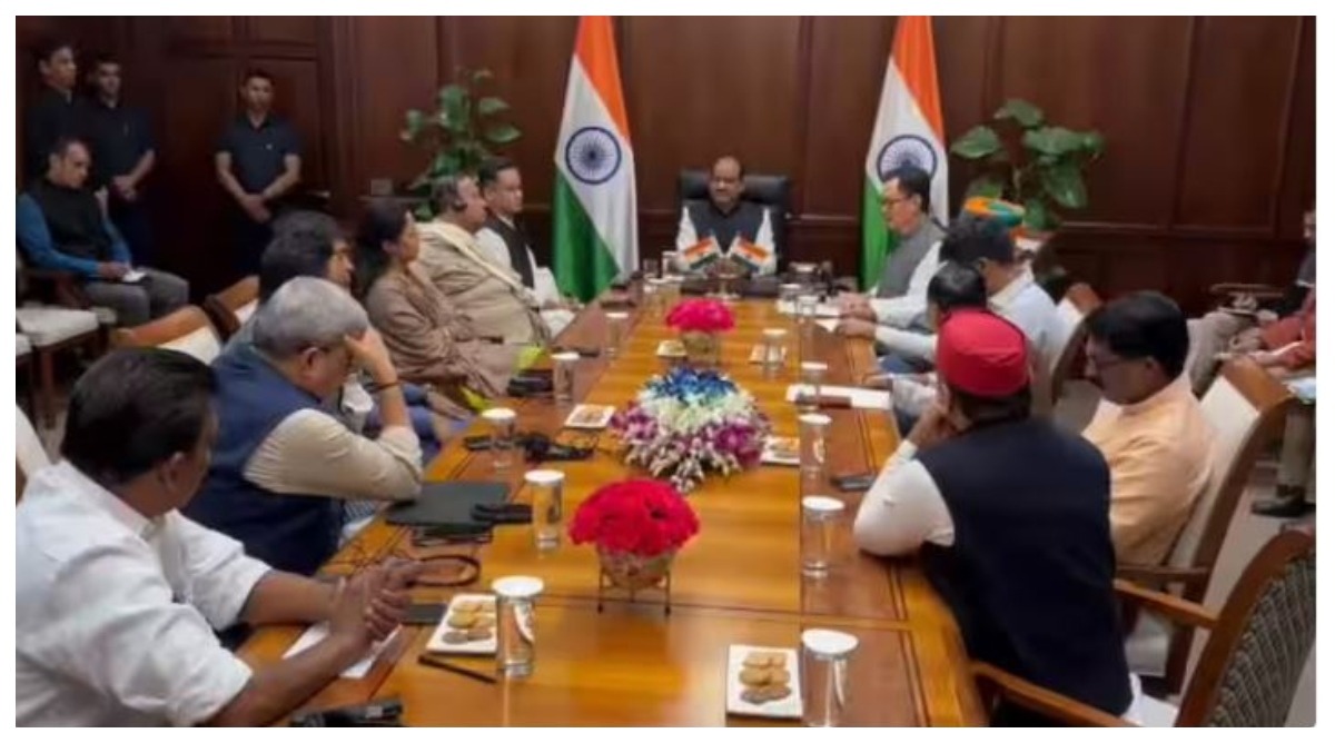 Photo of Parliament Session : हुई सर्वदलीय बैठक, 13 और 14 तारीख को संविधान पर होगी चर्चा