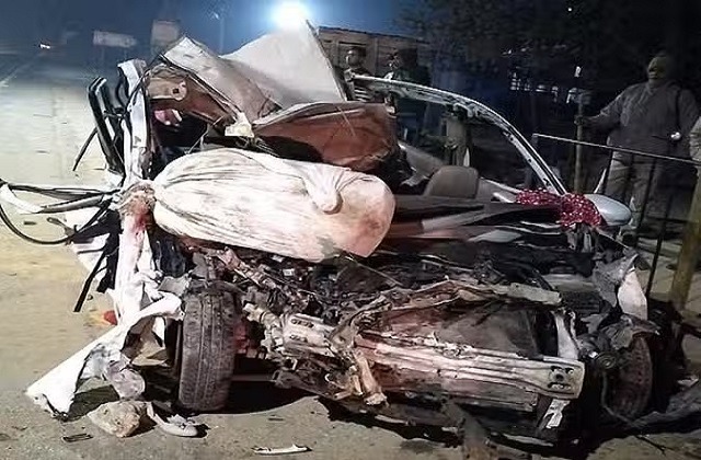 Photo of UP: बरेली-फर्रुखाबाद स्टेट हाईवे पर भीषण सड़क हादसा, दो मासूम समेत 5 की मौत