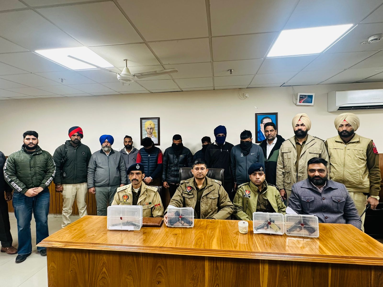 Photo of पंजाब पुलिस ने जग्गू भगवानपुरीया और अमृतपाल बाठ गैंग के पांच सदस्यों को किया गिरफ्तार