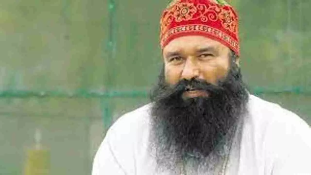 Photo of गुरमीत राम रहीम को दिल्ली चुनाव से पहले मिली पैरोल, आया जेल से बाहर