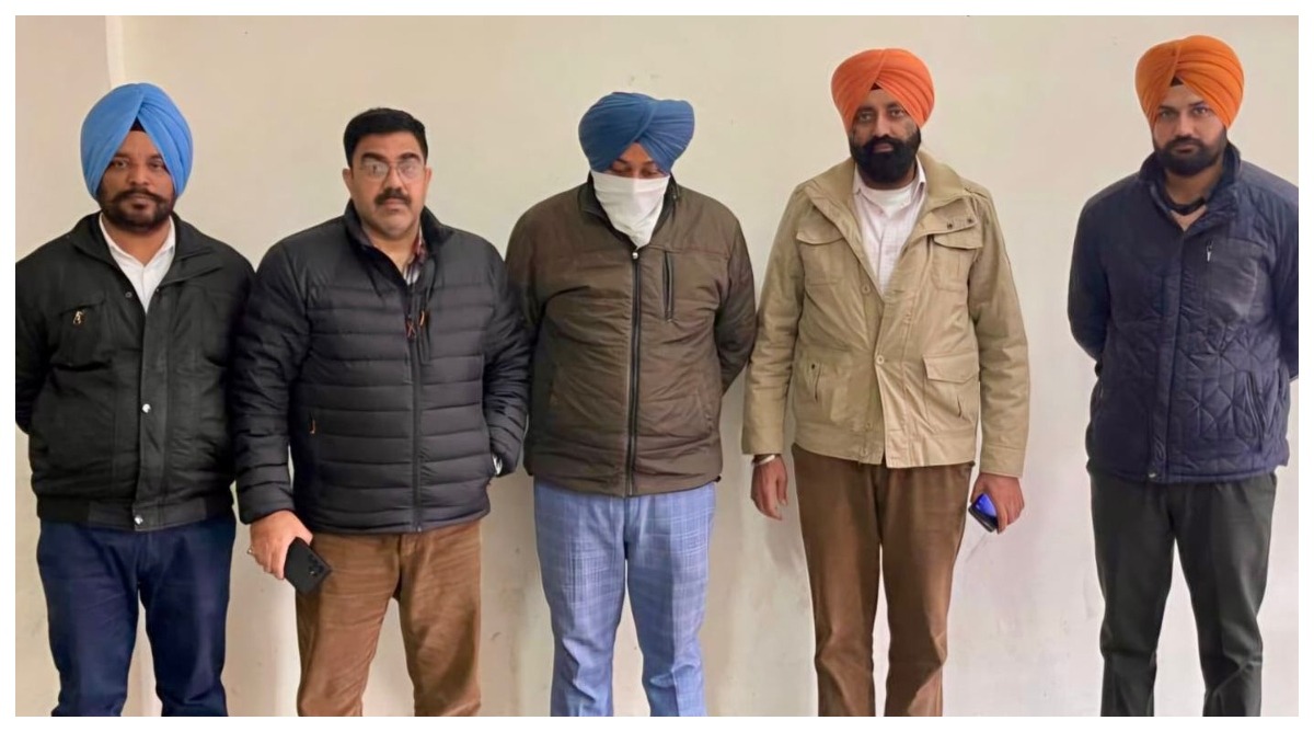 Photo of 20,000 रुपये रिश्वत लेते राजस्व पटवारी विजीलेंस ब्यूरो द्वारा रंगे हाथों काबू