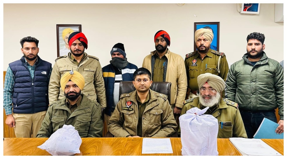 Photo of पंजाब पुलिस ने सरहद पार से नशे की तस्करी के नेटवर्क का किया पर्दाफाश, 5 किलो हेरोइन समेत मुख्य सरगना गिरफ्तार