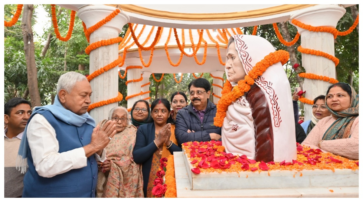Photo of CM नीतीश कुमार ने अपनी माता स्व. परमेश्वरी देवी की पुण्यतिथि पर उन्हें भावभीनी श्रद्धांजलि अर्पित की