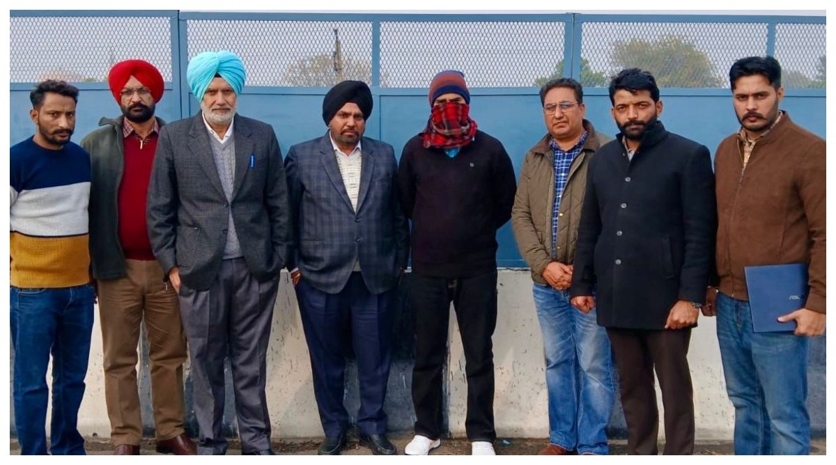 Photo of Punjab : विजिलेंस ब्यूरो ने 10,000 रुपये रिश्वत लेते हुए पीएसपीसीएल का कर्मचारी पकड़ा रंगे हाथों