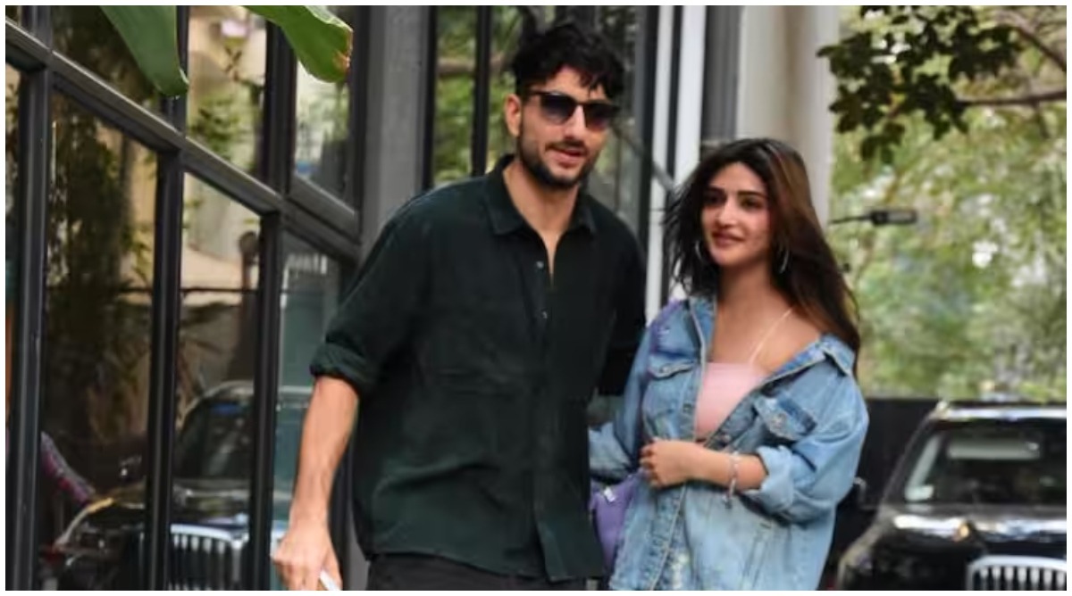 Photo of इब्राहिम अली खान ने श्रीलीला को लगाया गले, दोनों की जोड़ी ने बटोरी सुर्खियां