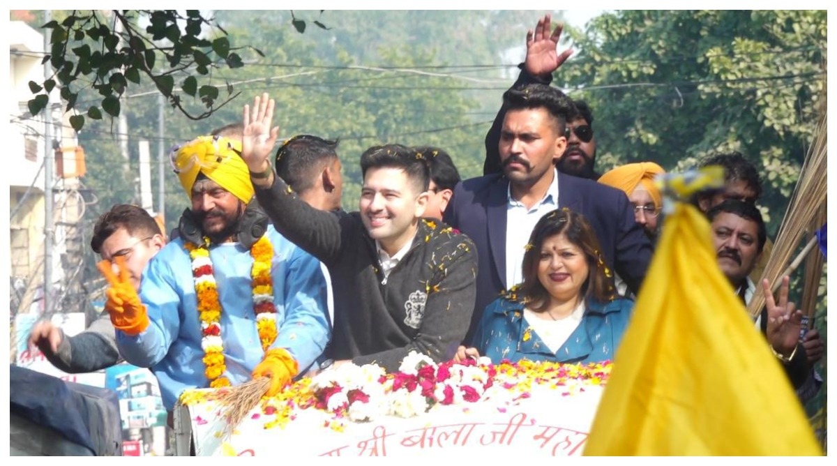 Photo of शाहदरा विधानसभा क्षेत्र में AAP सांसद राघव चड्ढा ने किया भव्य रोड शो, AAP प्रत्याशी जितेंद्र सिंह शंटी ने दाखिल किया नामांकन