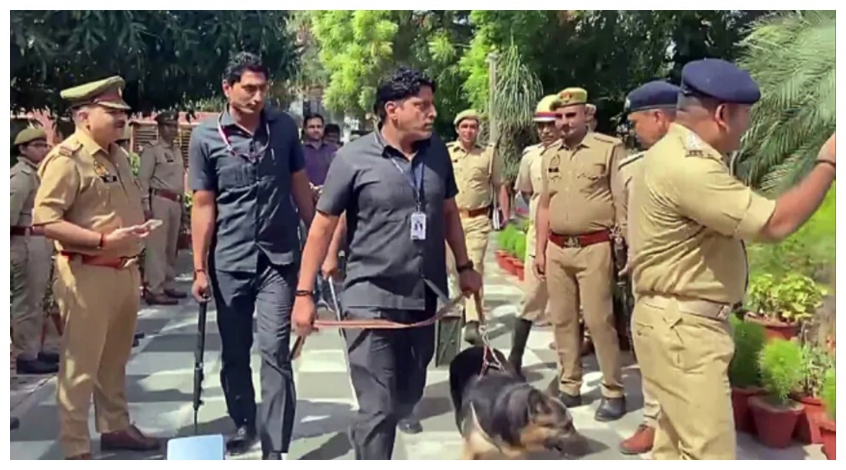 Photo of दिल्ली पुलिस ने 400 स्कूलों में बम की झूठी कॉल करने वाले बच्चे को किया गिरफ्तार
