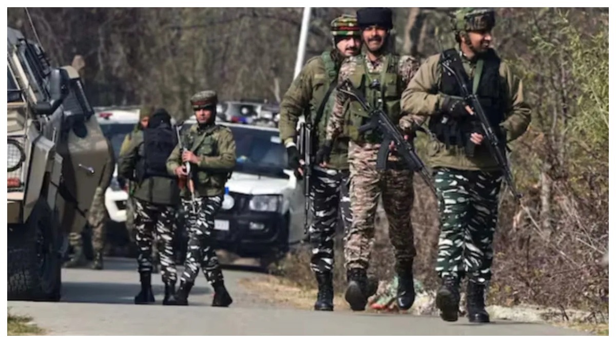 Photo of सोपोर में सर्च ऑपरेशन के दौरान हुई गोलीबारी, सुरक्षाबलों ने दो आतंकियों को घेरा