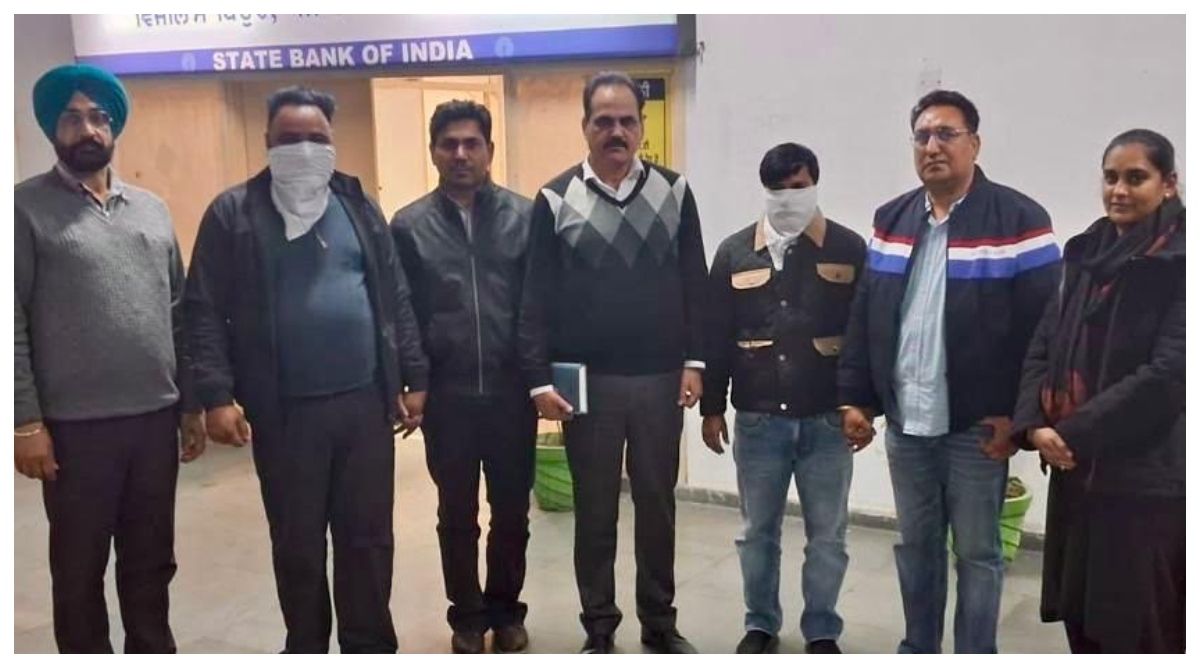 Photo of 30,000 रुपये रिश्वत लेते नगर निगम का बिल्डिंग इंस्पेक्टर और नक्शा नवीस विजीलेंस ब्यूरो द्वारा काबू