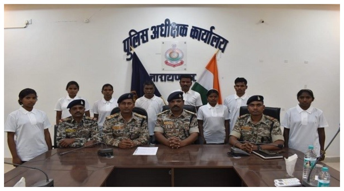 Photo of गरियाबंद में मुठभेड़ जारी, 14 नक्सली ढेर, नारायणपुर में 8 नक्सलियों ने किया सरेंडर