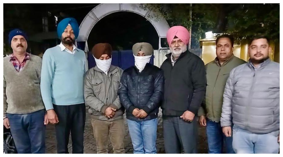 Photo of पी.एस.पी.सी.एल. का लाइनमैन और मीटर रीडर 5000 रुपये रिश्वत की दूसरी किस्त लेते हुए विजिलेंस ब्यूरो द्वारा काबू