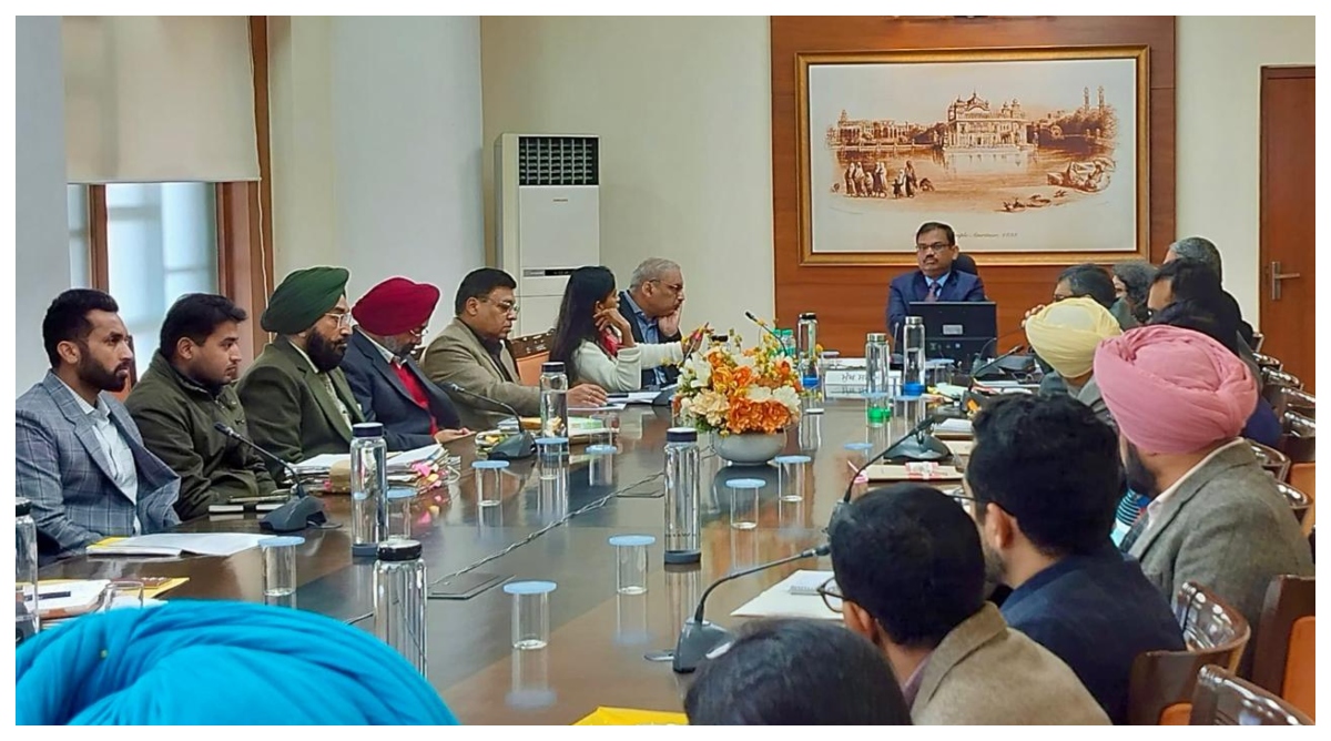 Photo of मुख्य सचिव ने की बच्चों से सेवाओं तक परेशानी मुक्त पहुंच के लिए आधार में बायोमेट्रिक्स अपडेट करने की अपील
